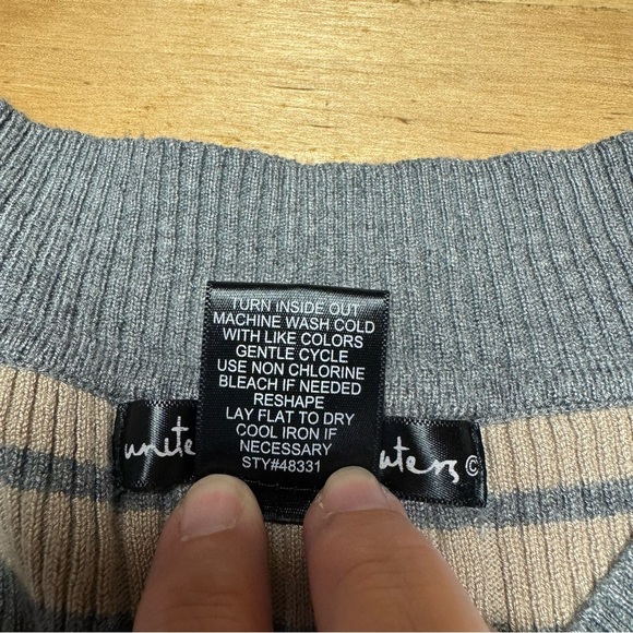 United States Sweaters Striped V-Neck Sweater - Gray and Tan. Size M - Picture 5 of 5
